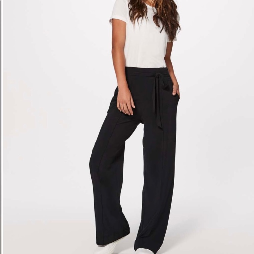Lululemon Noir Pant size 6